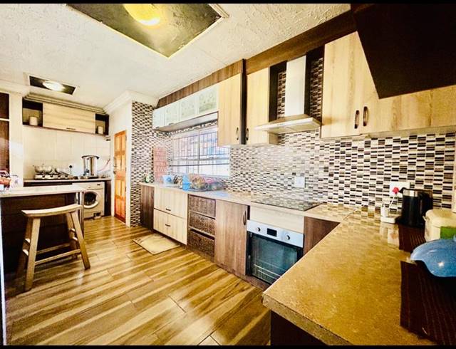 4 BEDROOM HOUSE FOR SALE IN VANDERBIJLPARK CE 3
